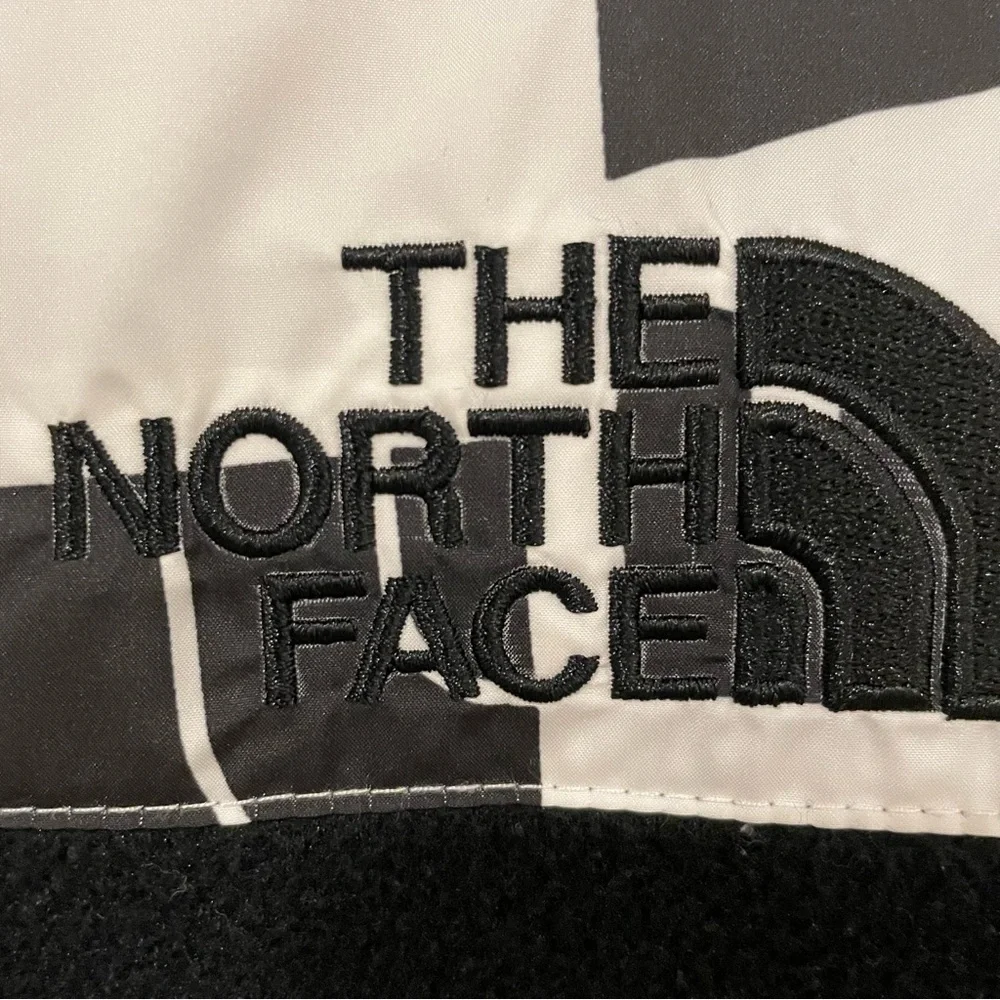 The North Face ‘95 Retro Youth Denali Print Jacket Size: XL (18/20)